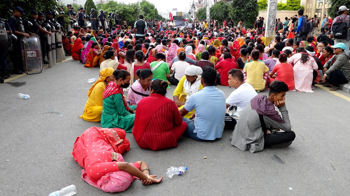 वित्तीय संस्था पीडित संघर्ष समिति दिनहुँ प्रदर्शनमा, १७ जना पक्राउ [भिडिओसहित]